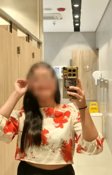 Andrea, 31