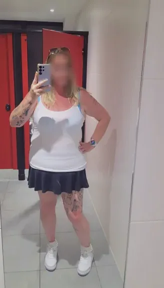 Bettina, 39