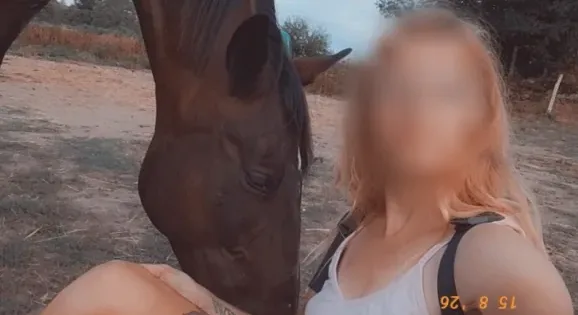 Eva, 33