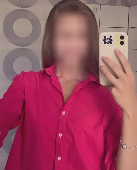 Lara, 27