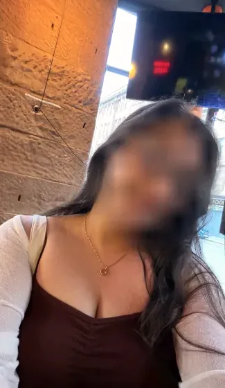 Mirela, 24