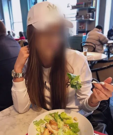 Nicole, 32