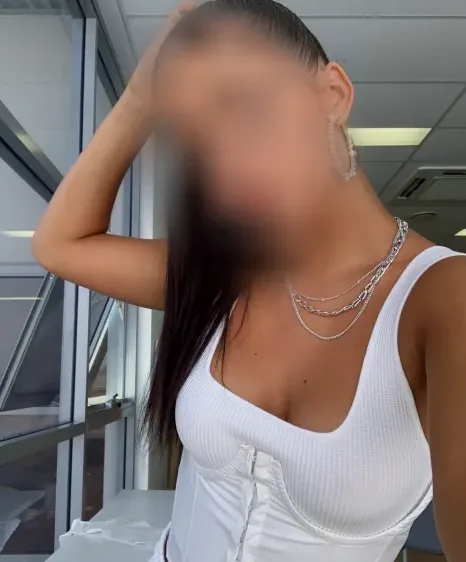 Nikolina, 20