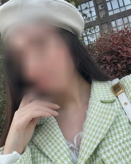 Nina, 39