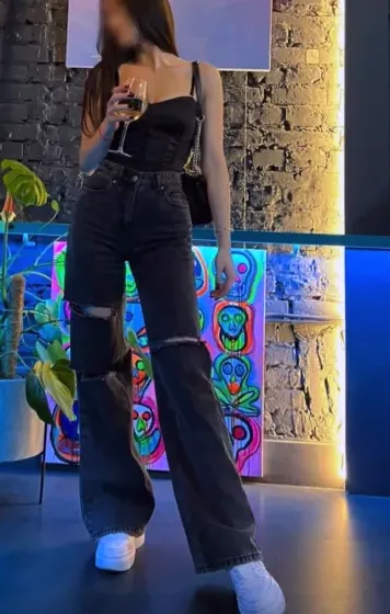 Selina, 28