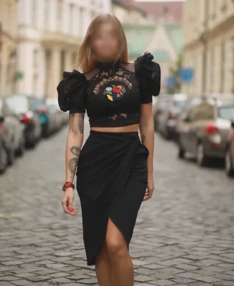 Yvonne, 35